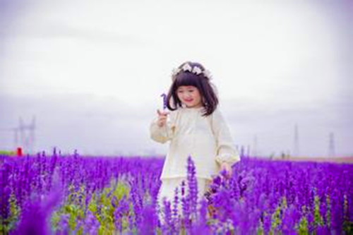 吴洛妍(温婉娴淑 花容月貌)_吴洛妍名字打分怎么样