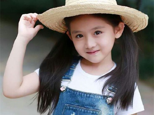 杨宥瑾(与人为善 娇美动人)_杨宥瑾名字打分怎么样